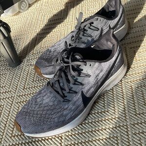Nike Men's Gray Running Shoes